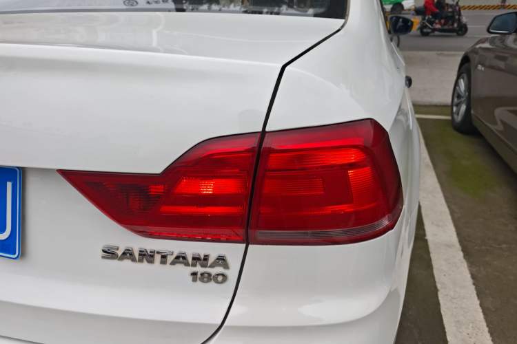 Used Volkswagen Santana 2016 1.6L Manual Fashion Edition Right Rear Taillight