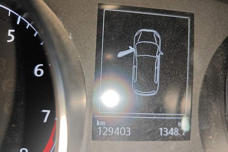 Used Volkswagen Golf Sportsvan 2016 280TSI Automatic Luxury Model Odometer Close Up