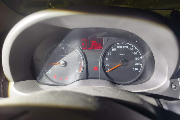 Used Hyundai Verna (older generation) 2010 Sedan 1.4L Manual Comfort GS Odometer Close Up