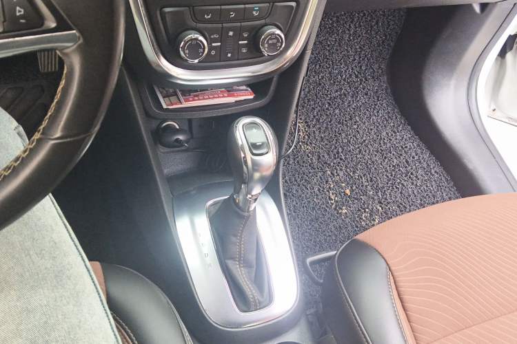 Used Buick Encore 2014 1.4T Automatic Two-Wheel Drive Urban Leading Model Gear Lever