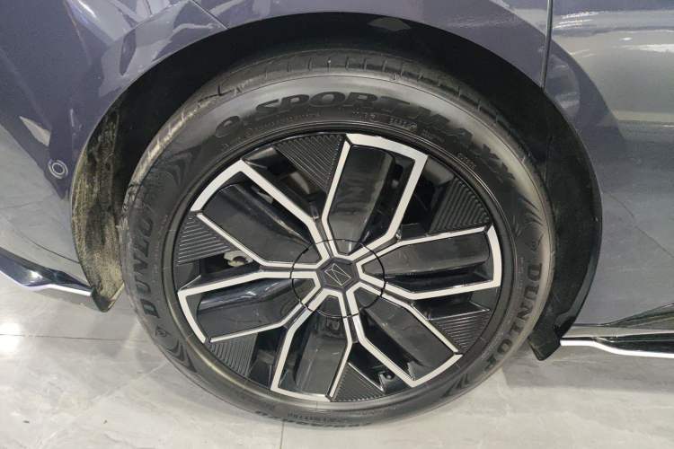 Used Avatr 12 2025 Max All-Electric Version Exterior 5