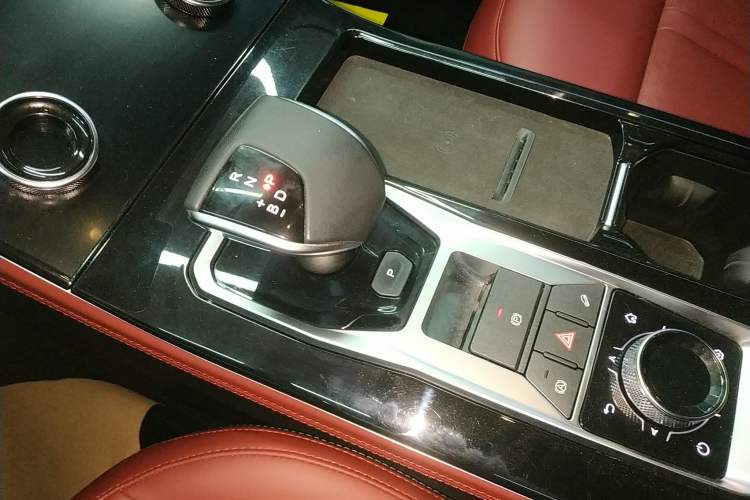 Used JETOUR X70 C-DM 2024 Far Voyage PRO 5-Seater Gear Lever