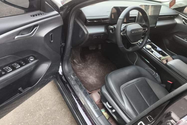 Used Wuling Xingguang 2023 70 Standard Edition Driver Seat