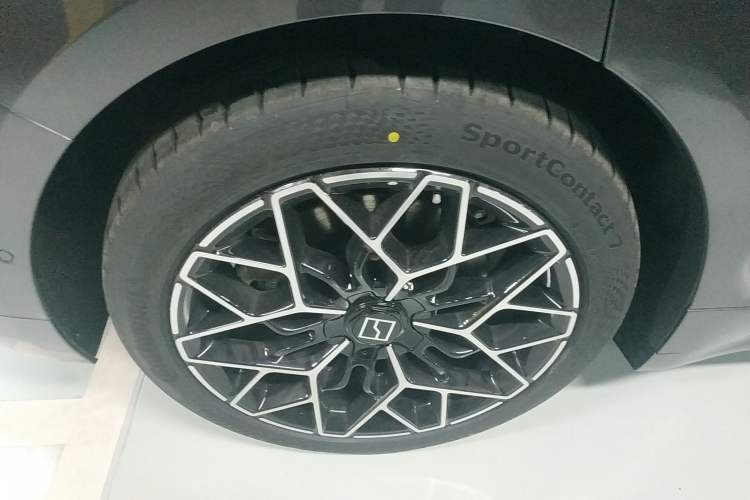 Used Zeekr 001 2026 95° All-Wheel-Drive Max Edition Exterior 5