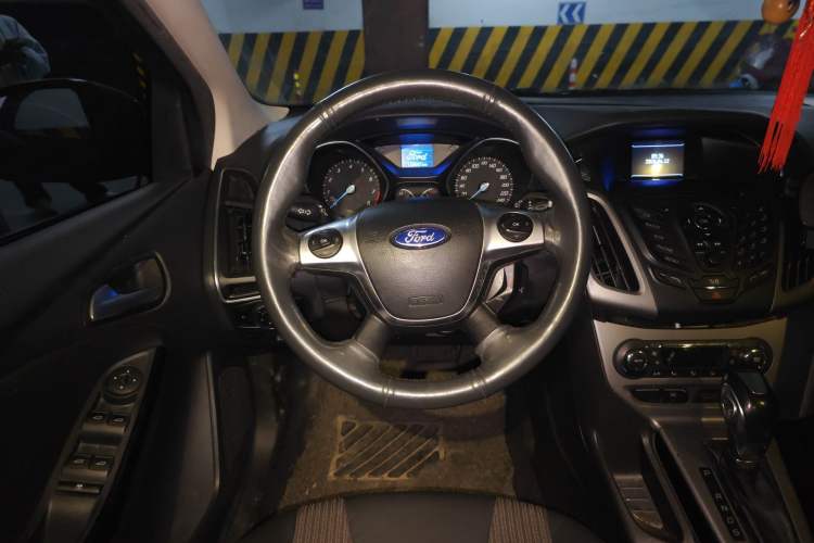Used Ford Focus 2012 Hatchback 1.6L Automatic Fashion Edition Steering Wheel