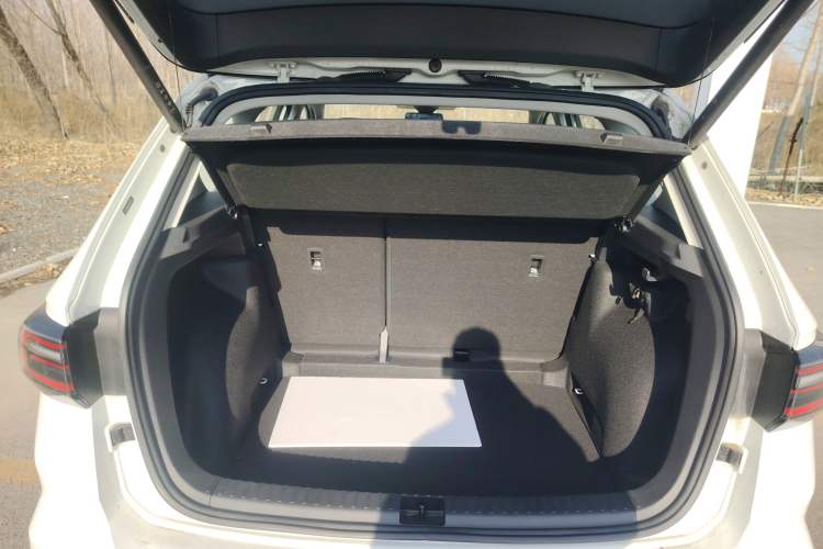 Used Volkswagen Tharu 2024 300TSI Two-Wheel-Drive Moon Luxury Edition
