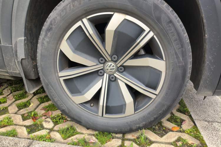 Used Volkswagen Teramont X 2020 Facelift 380TSI Four-Wheel Drive Luxury Edition Right Front Wheel Hub