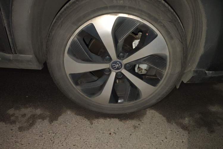 Used BYD Song PLUS New Energy 2021 DM-i 110KM Flagship PLUS Right Front Wheel Hub