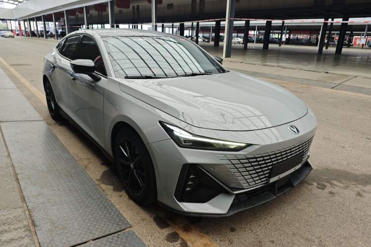 Used CHANGAN UNI-V 2022 1.5T Prestige Version Front Right 45 Deg