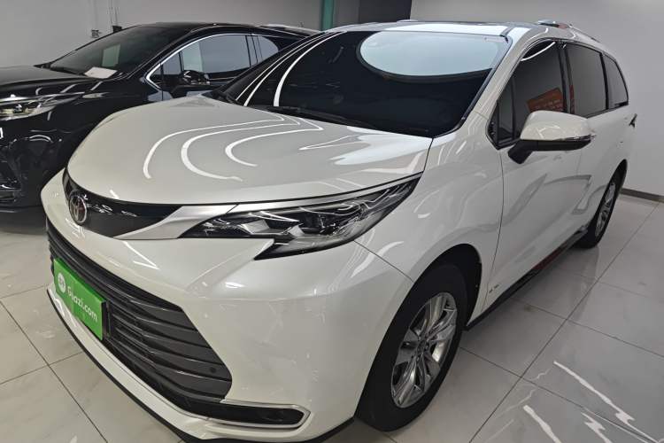 Used Toyota SIENNA 2024 2.5L Hybrid Luxury Edition