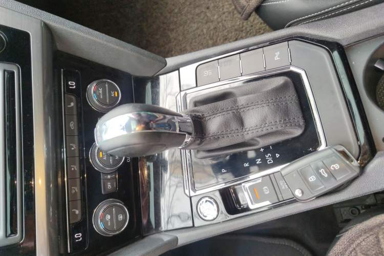 Used Volkswagen Lamando 2015 280TSI DSG Luxury Edition Gear Lever