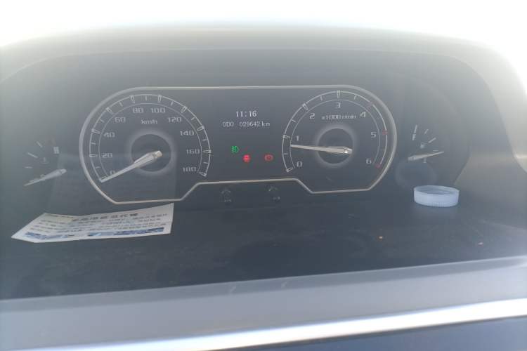 Used SAIC MAXUS Xintu V80 2021 2.0T Manual Classic City Delivery King Short Wheelbase Mid-Roof Design 3 Seats
