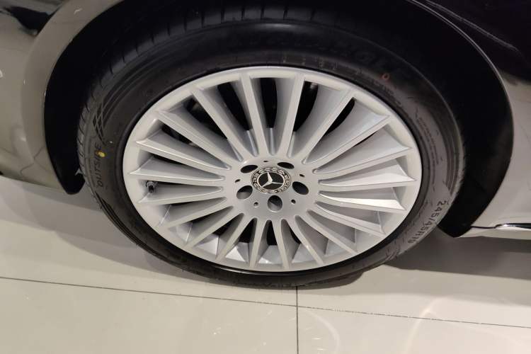 Used Mercedes-Benz S-Class 2020 S 350 L Business Class Ultimate Edition Left Front Wheel Hub