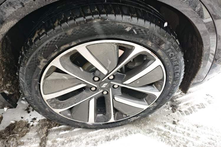 Used Li Auto L8 2024 Pro Model Right Front Wheel Hub