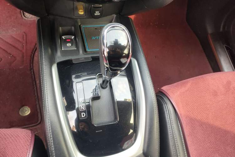 Used Nissan X-Trail 2019 2.0L CVT Smart Connect Comfort Edition 2WD Gear Lever