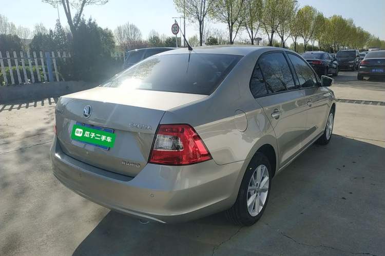 Used Skoda Rapid 2015 1.6L Automatic Smart Selection Model
