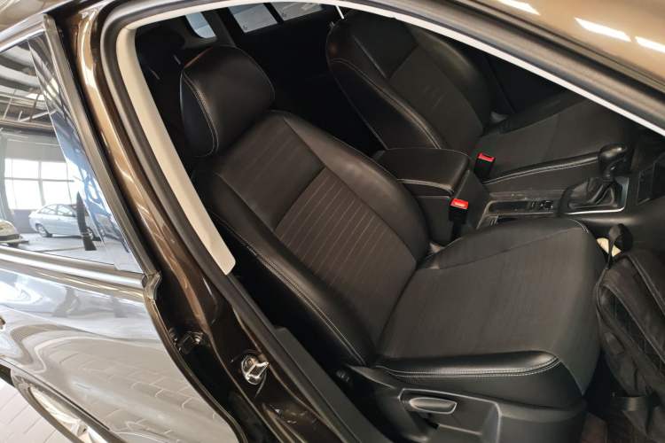 Used Volkswagen Tiguan L 2016 280TSI Automatic Two-Wheel-Drive Silk Road Style Edition