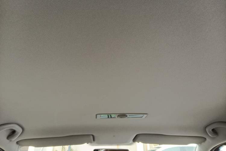 Used Volkswagen Gran Lavida 2013 1.6L Automatic Fashion Model