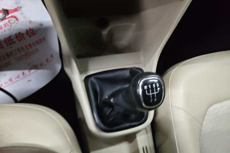 Used Skoda Rapid 2015 1.6L Manual Smart Selection Model Gear Lever