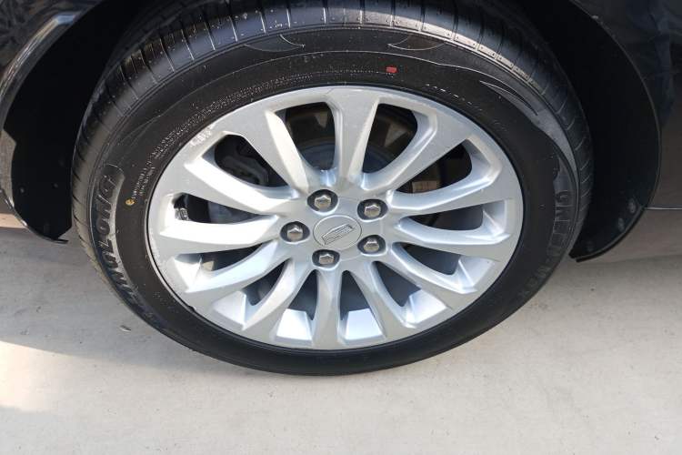 Used Cadillac XTS 2018 28T Elite Edition Right Rear Wheel Hub