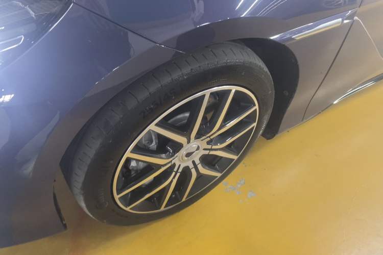 Used Denza Z9 2024 1100 km Four-Wheel Drive Max Version
