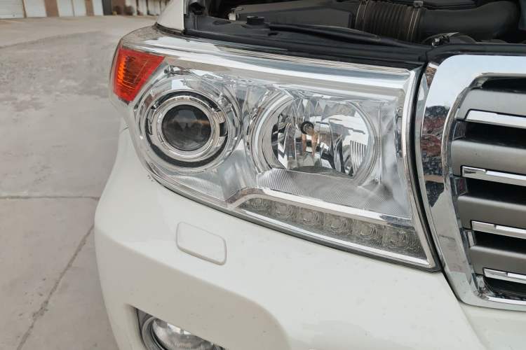 Used Toyota Land Cruiser  Right Front Headlight