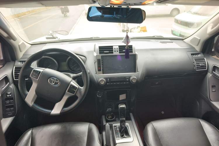 Used Toyota Prado 2016 2.7L Automatic Standard Edition Center Console