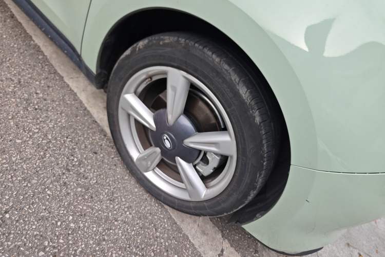 Used ORA Good Cat 2022 400km Standard Range Luxury Version Lithium Iron Phosphate Right Front Wheel Hub