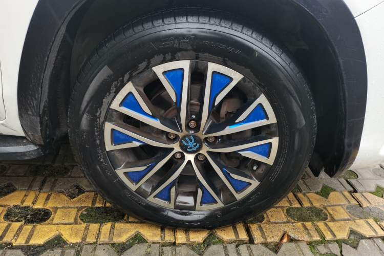 Used BYD Song New Energy 2017 Song DM 1.5TID All-Wheel Drive Prestige Model Right Front Wheel Hub