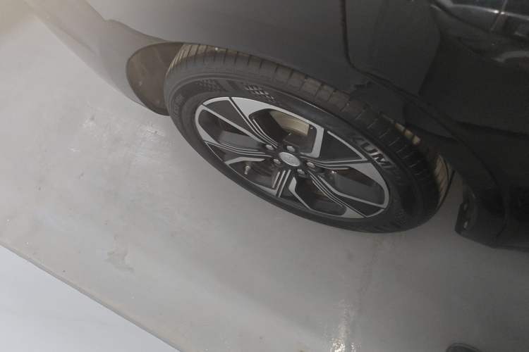 Used Hongqi E-QM5 2023 Base Travel Edition