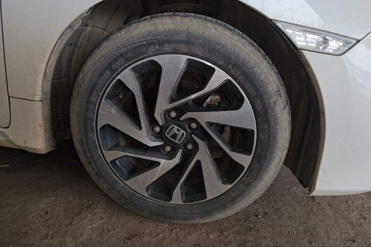 Used Honda Civic 2016 220TURBO Manual Luxury Edition Right Front Wheel Hub