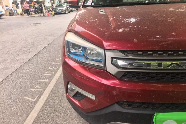 Used CHANGAN CS75 2017 Shangku Edition 1.5T Manual ZhiXiang Model Right Front Headlight