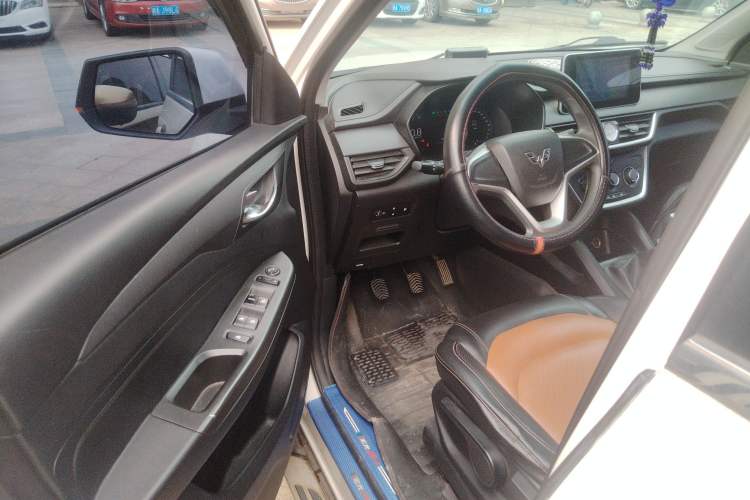 Used Wuling Hongguang S3 2018 1.5L Manual Comfort Model China V Standard Driver Seat