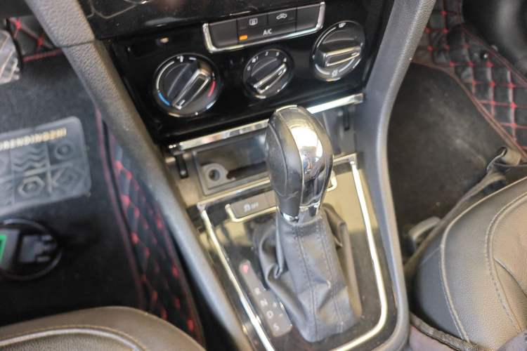 Used Volkswagen Bora 2014 1.6L Automatic Comfort Model Gear Lever