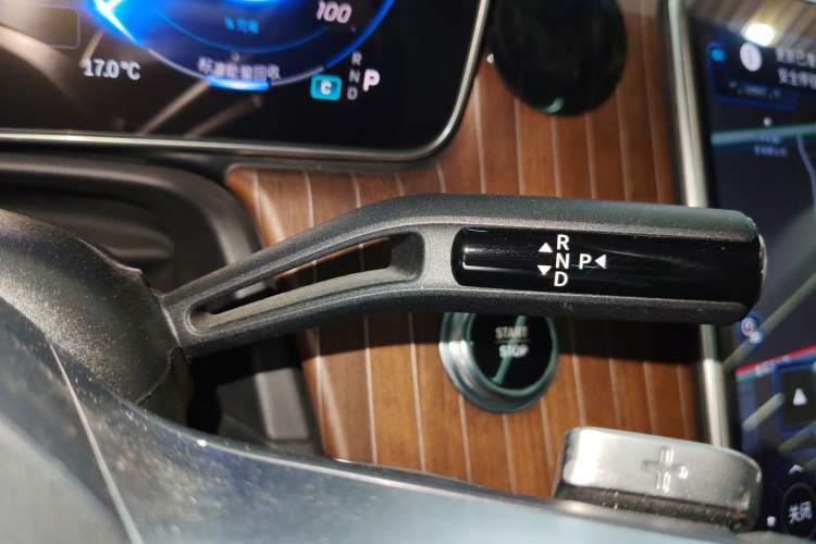 Used Mercedes-Benz EQE SUV 2024 500 4MATIC Luxury Edition Gear Lever