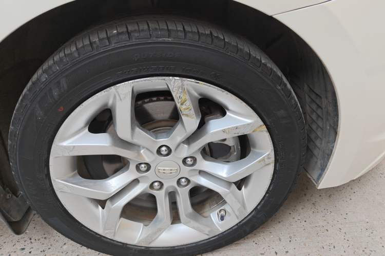 Used Geely Auto Emgrand GT 2015 1.8T Premium Model Right Front Wheel Hub