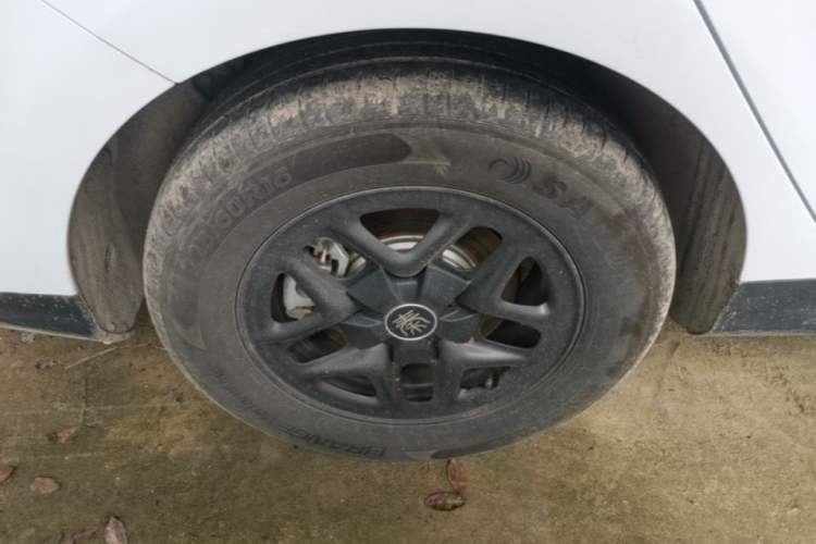 Used BYD Qin PLUS 2025 DM-i Smart Drive 55KM Leading Model Right Rear Wheel Hub