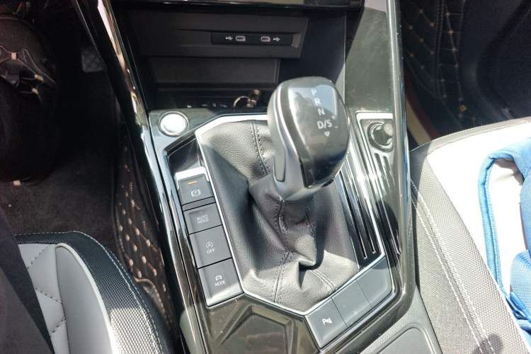 Used Volkswagen Tayron 2024 300TSI Two-Wheel-Drive Luxury Plus Advanced Version Gear Lever