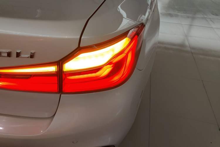 Used BMW 5 Series 2019 530Li Leading Model M Sport Package
