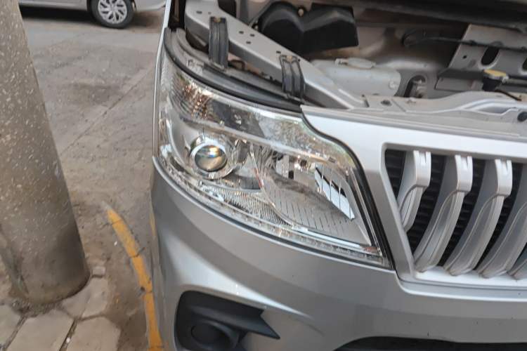Used CHANGAN KAICHENG Ruixing M60 2023 1.5L GDI Comfort-Class Passenger Vehicle 6/7 Seats Right Front Headlight