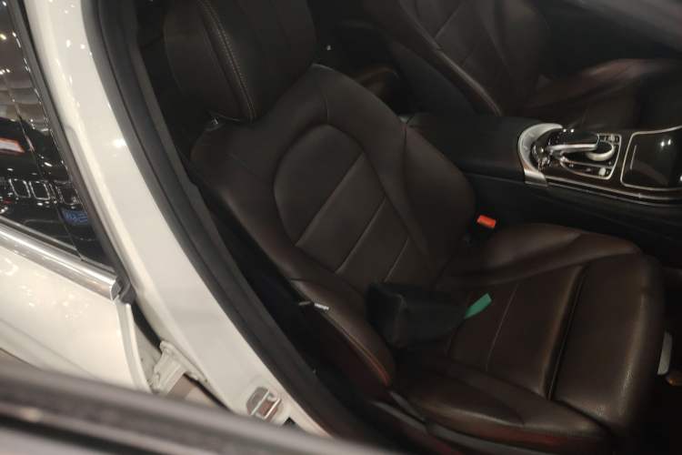 Used Mercedes-Benz GLC 2016 GLC 260 4MATIC Luxury Model