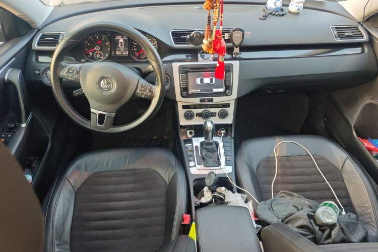 Used Volkswagen Magotan 2016 1.8TSI Luxury Comfort Model Center Console