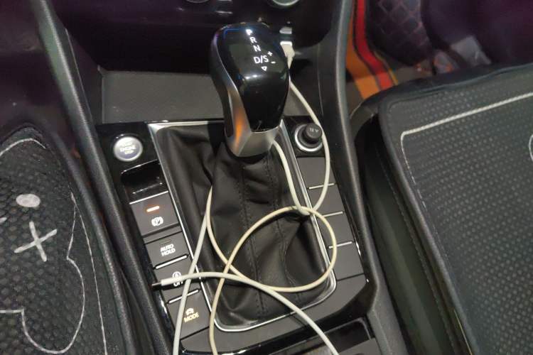 Used Volkswagen Sagitar 2022 280TSI DSG Excellence Edition Gear Lever