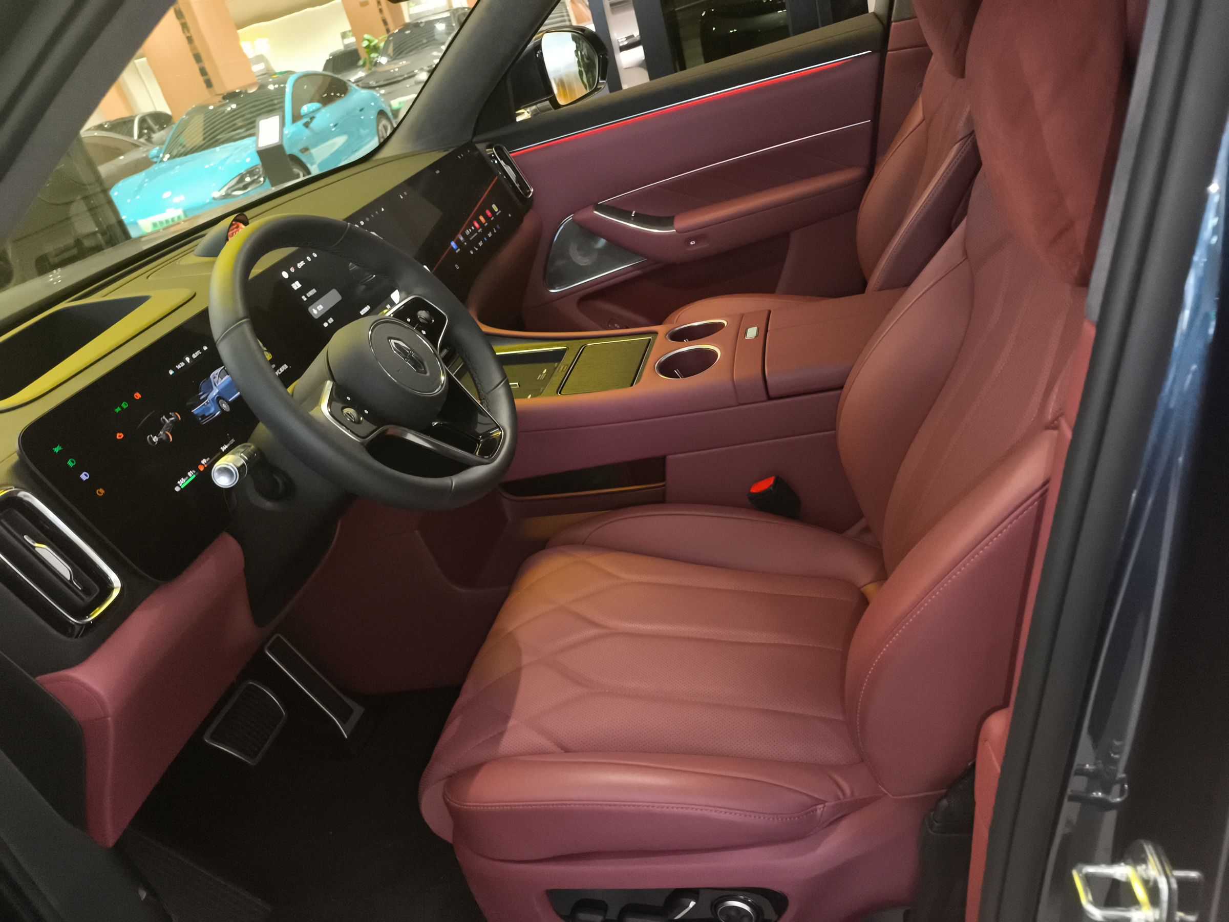 المقاعد الأمامية داخل السيارة