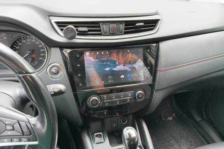 Used Nissan Qashqai 2021 2.0L CVT Luxury Edition Audio And AC Panel