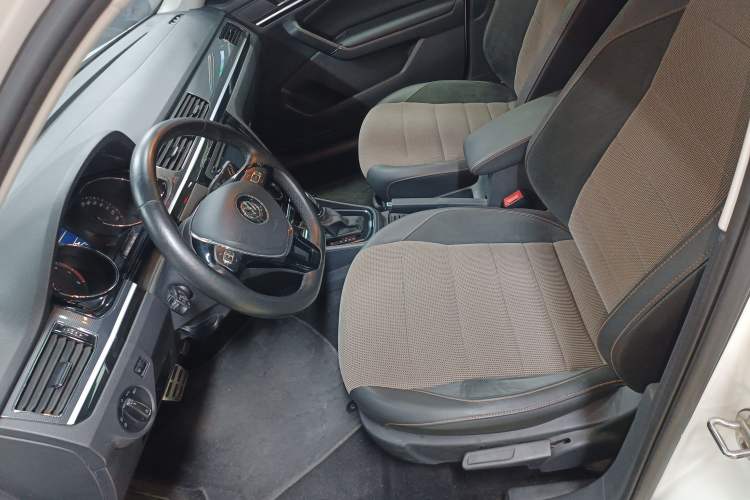 Used Volkswagen C-TREK 2018 230TSI DSG Comfort Model
