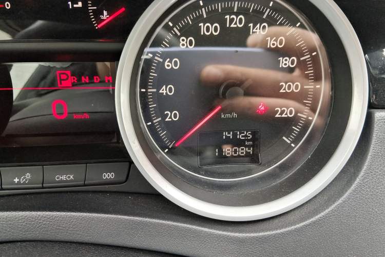 Used Peugeot 508 2015 2.0L Automatic Zhiyi Edition Odometer Close Up