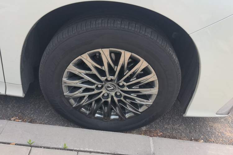 Used Lexus LM 2020 300h Seven-Seat Elegant Edition
