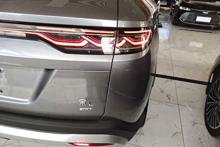 Used BYD Song L DM-i 2025 Intelligent Driving Version 160 km Beyond-Range Type Right Rear Taillight