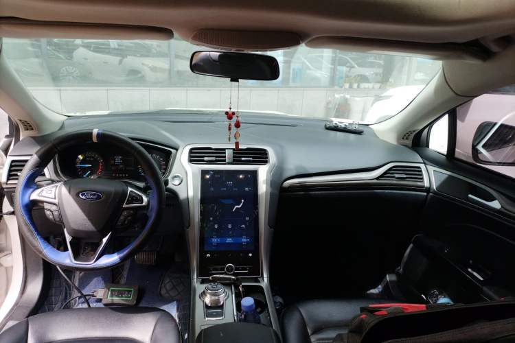 Used Ford Mondeo 2020 EcoBoost 180 Stylish Model Center Console